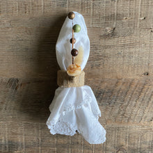Load image into Gallery viewer, Cream Rose with Brown/Blue Balls Napkin Ring Set